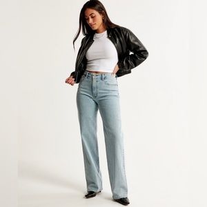 Abercrombie and Fitch Curve Love 90’s Relaxed Jeans - Light Wash